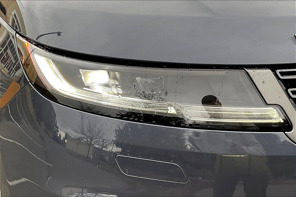 Used 2025 Land Rover Range Rover Sport image 31