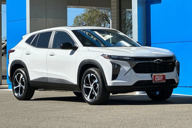 New 2026 Chevrolet Trax RS w/ Sunroof Package FWD video 2