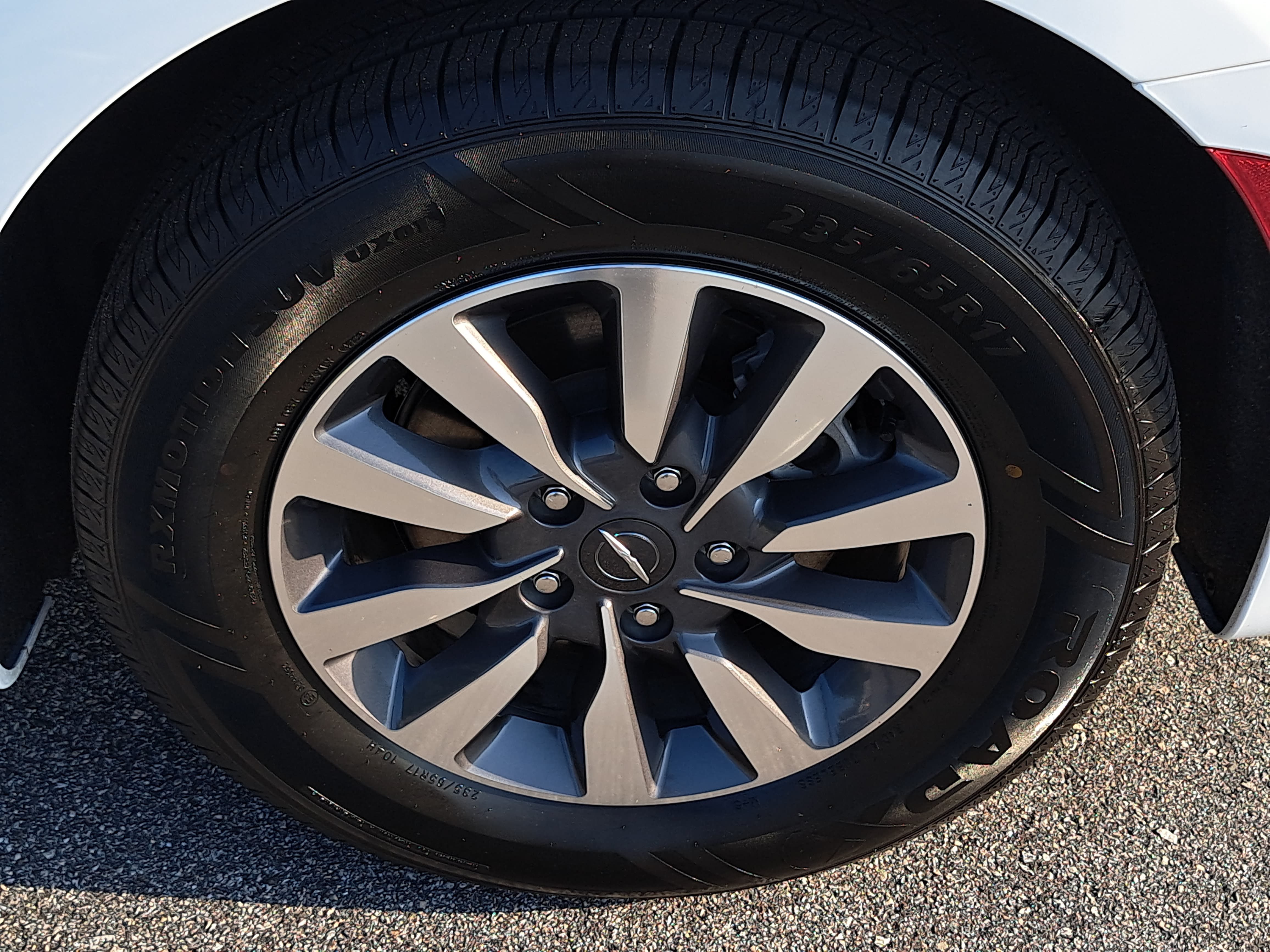 Used 2024 Chrysler Pacifica Limited FWD image 32
