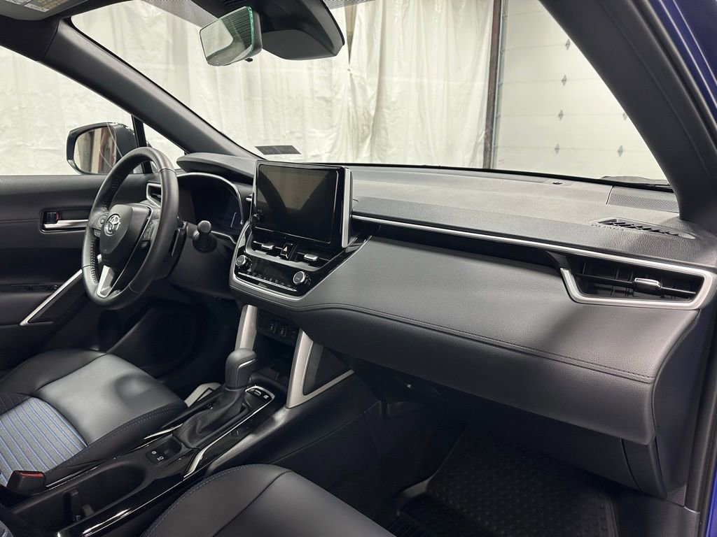 Used 2025 Toyota Corolla Cross XSE w/ Convenience Package image 60