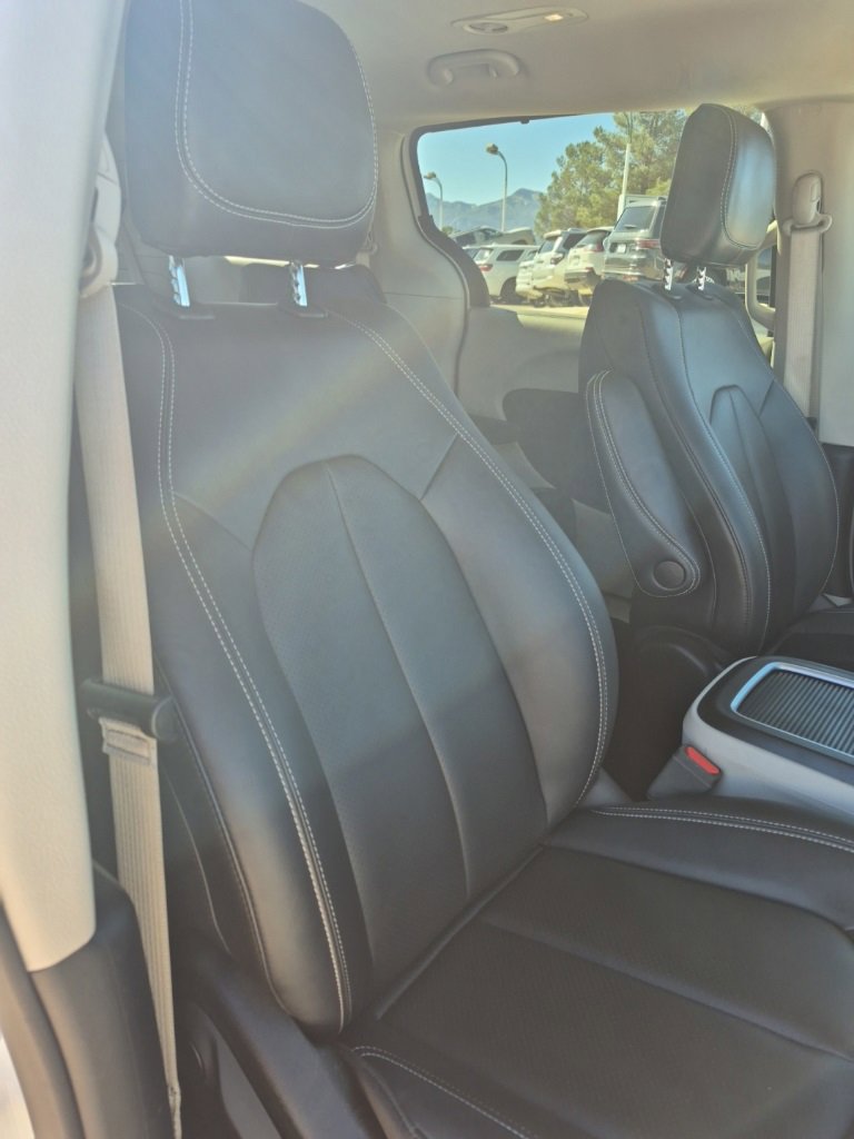 Certified 2024 Chrysler Pacifica Touring-L image 30
