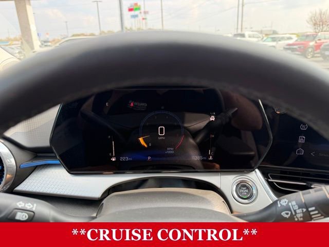 Used 2025 Chevrolet Trax LT w/ LT Convenience Package image 9