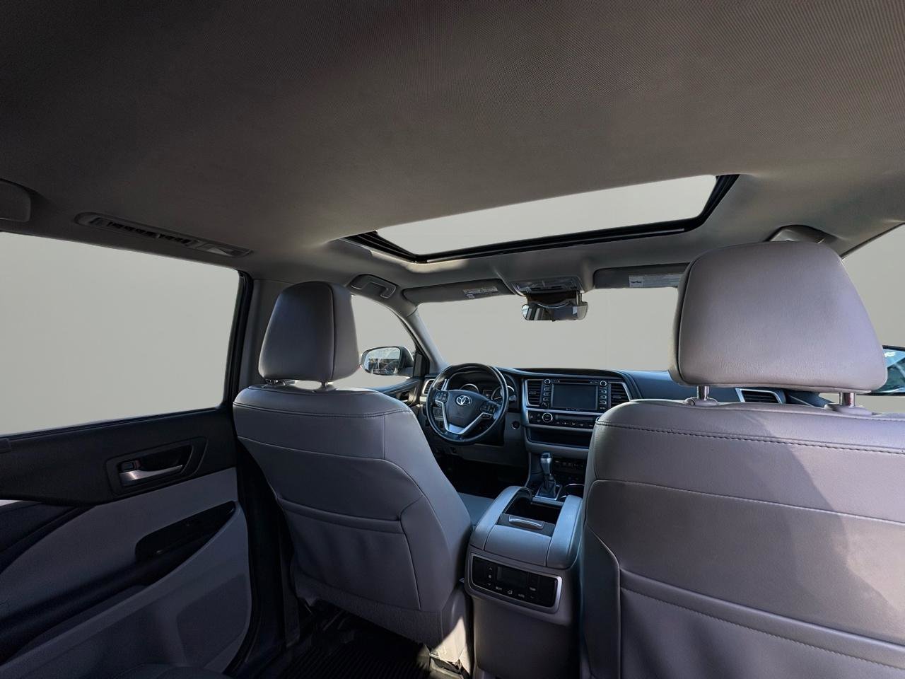 Used 2018 Toyota Highlander XLE image 37