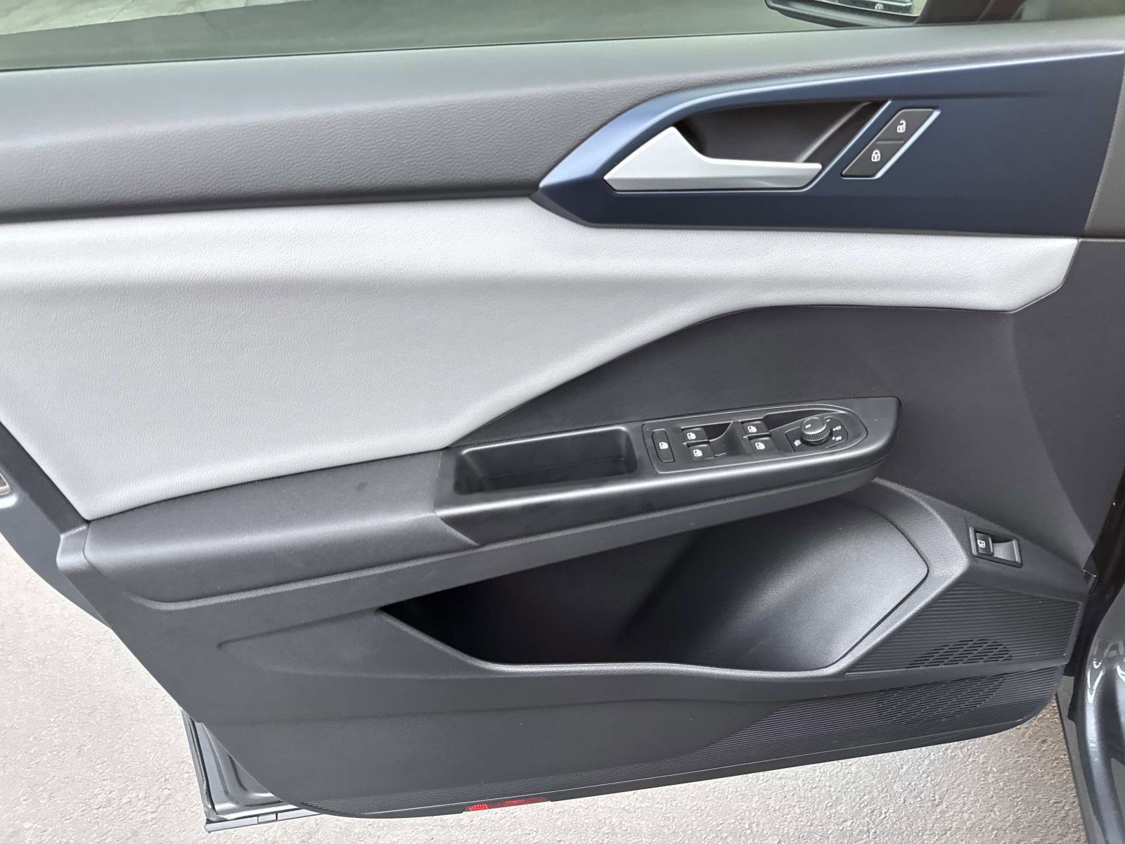 Certified 2022 Volkswagen Taos SE w/ Panoramic Sunroof Package image 14