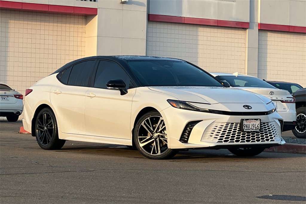 Used 2025 Toyota Camry XSE image 2