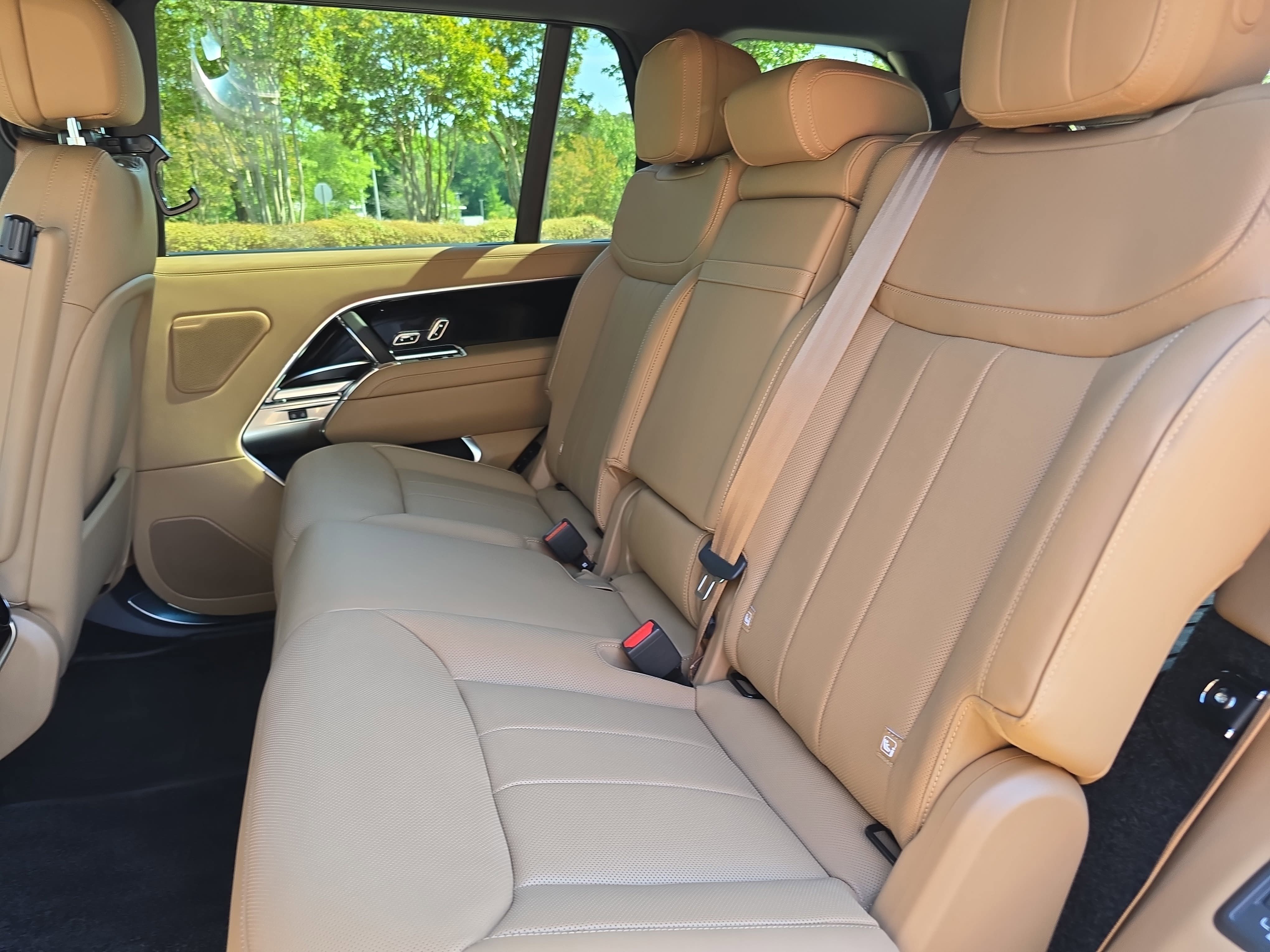 New 2026 Land Rover Range Rover Long Wheelbase SE AWD/4WD image 14
