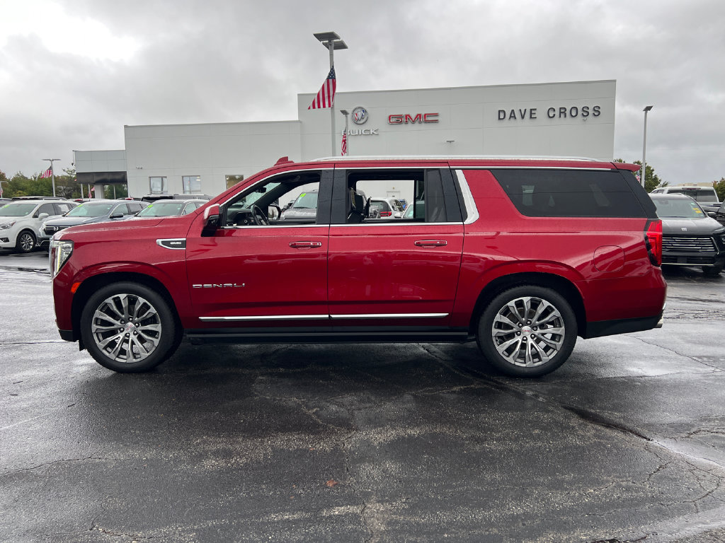 Used 2022 GMC Yukon XL Denali w/ Denali Ultimate Package AWD/4WD image 11