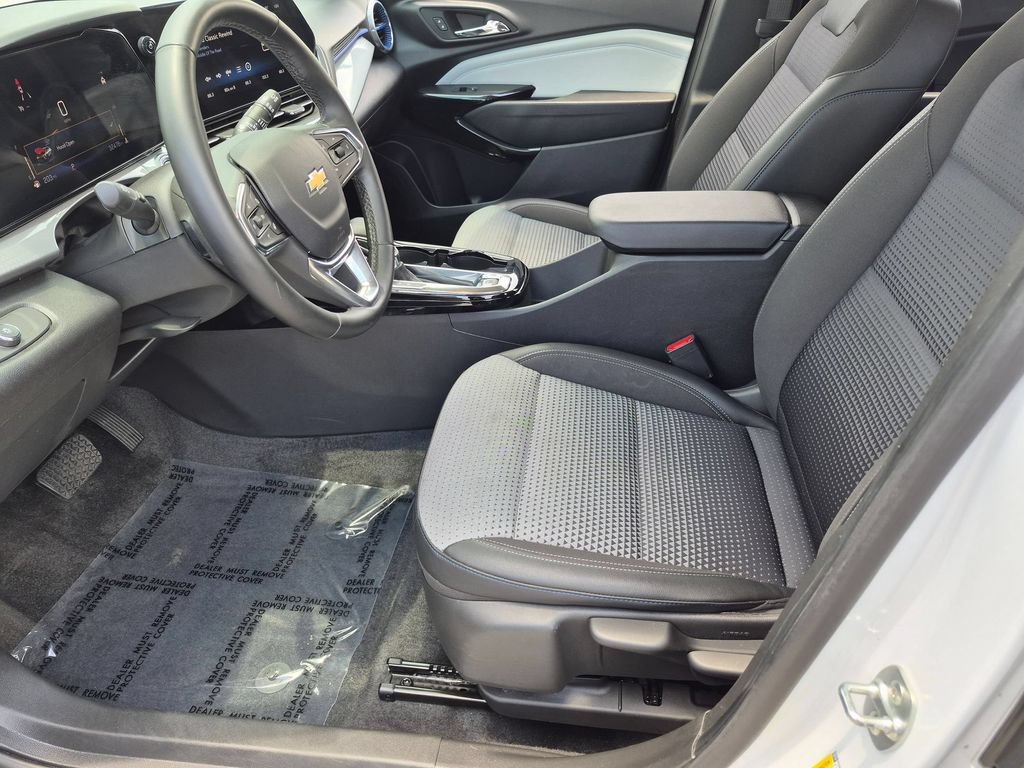 Used 2025 Chevrolet Trax LT w/ LT Convenience Package FWD image 19