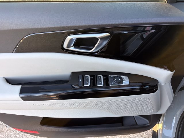 Certified 2024 Kia Carnival EX FWD image 36