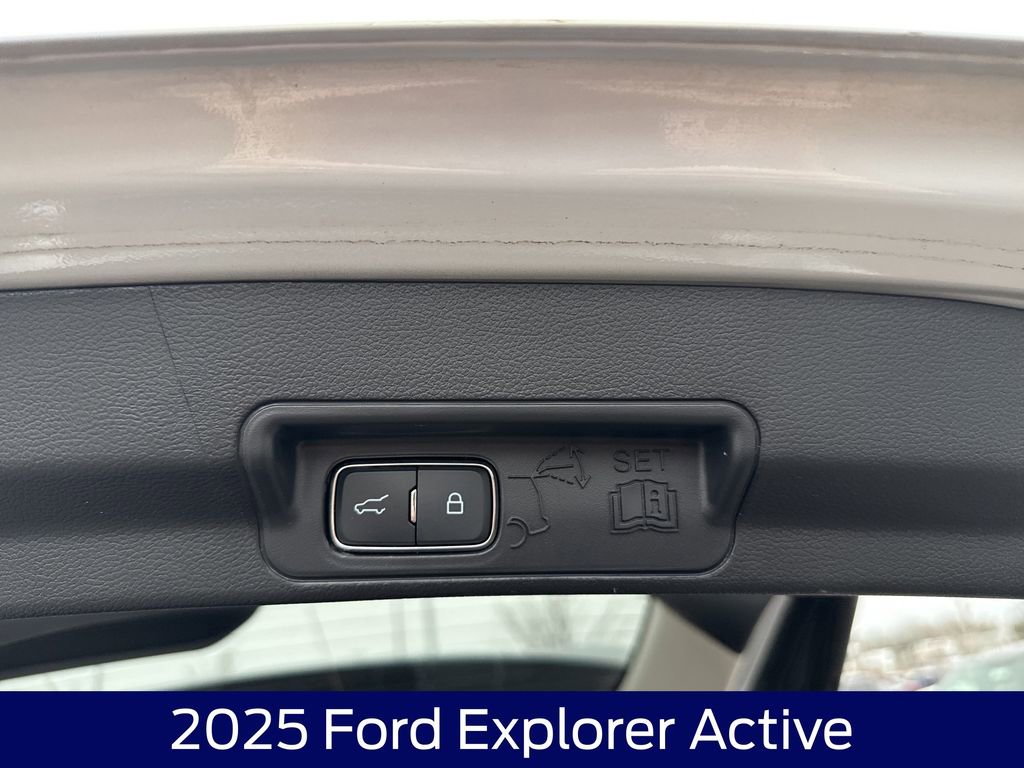 Used 2025 Ford Explorer Active image 18