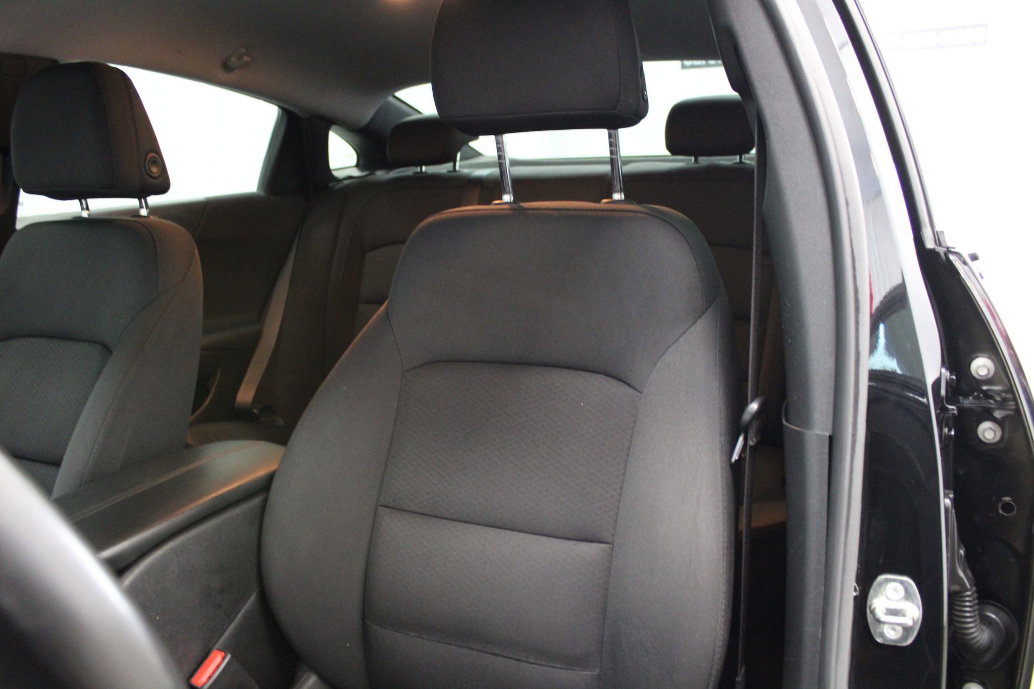 Used 2018 Chevrolet Malibu LT image 16