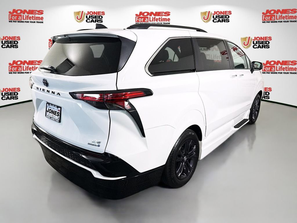 Used 2024 Toyota Sienna XSE w/ XSE Plus Package AWD/4WD image 18