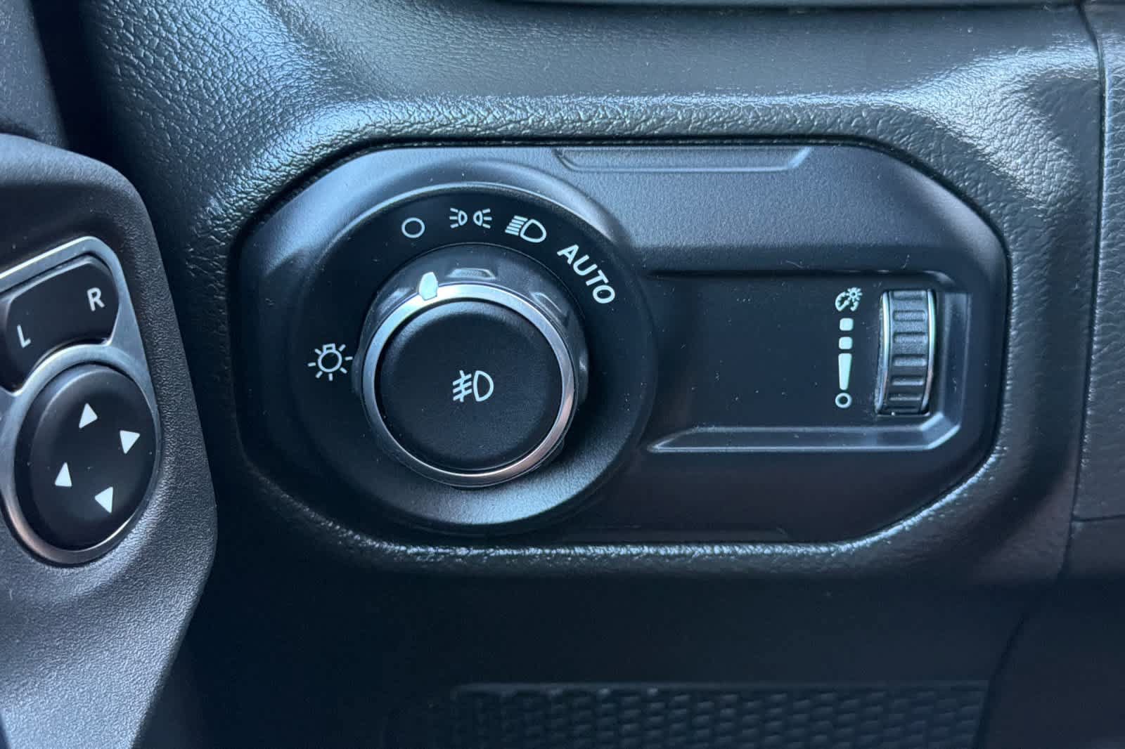 Used 2023 Jeep Wrangler Unlimited Sport AWD/4WD image 30