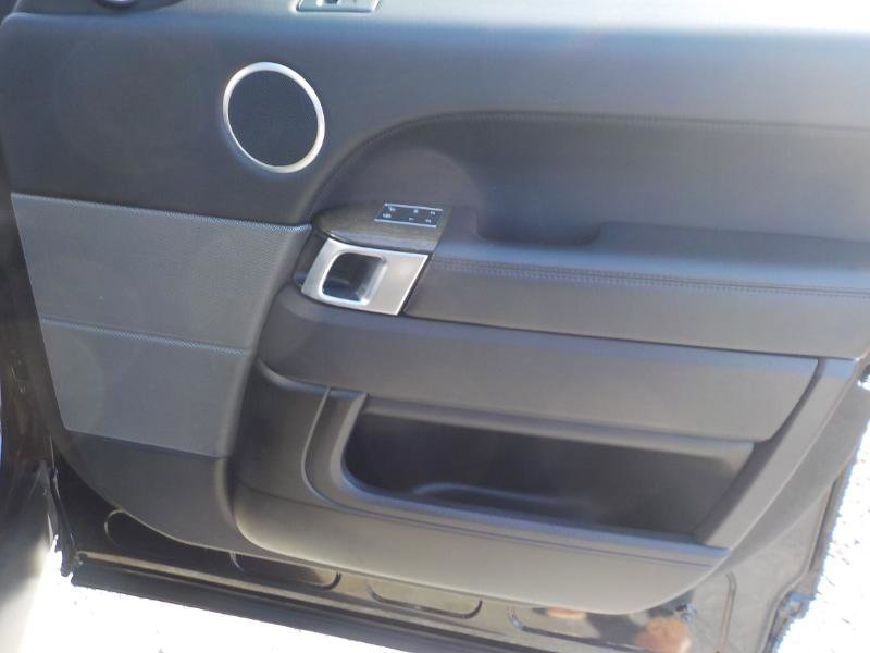 Used 2016 Land Rover Range Rover Sport SE image 29
