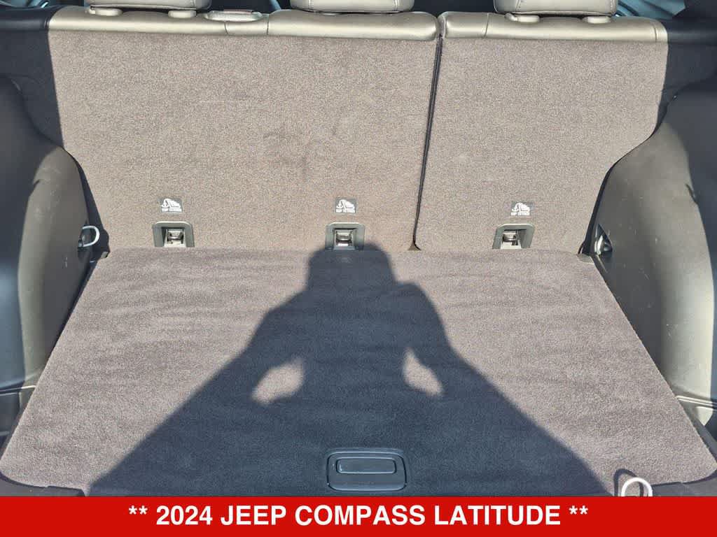 Used 2024 Jeep Compass Latitude AWD/4WD image 32