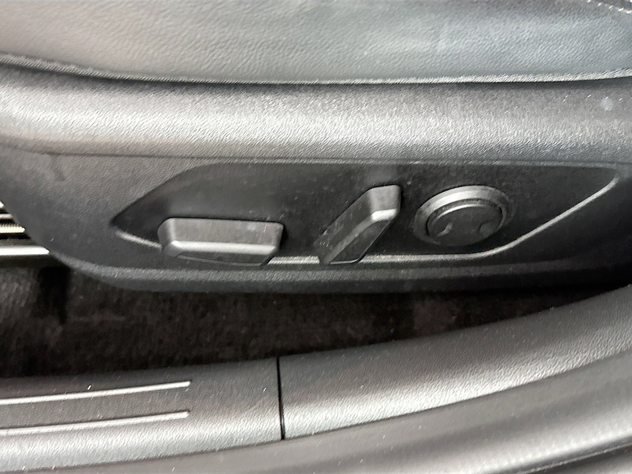 Used 2022 Hyundai Elantra Limited FWD image 24