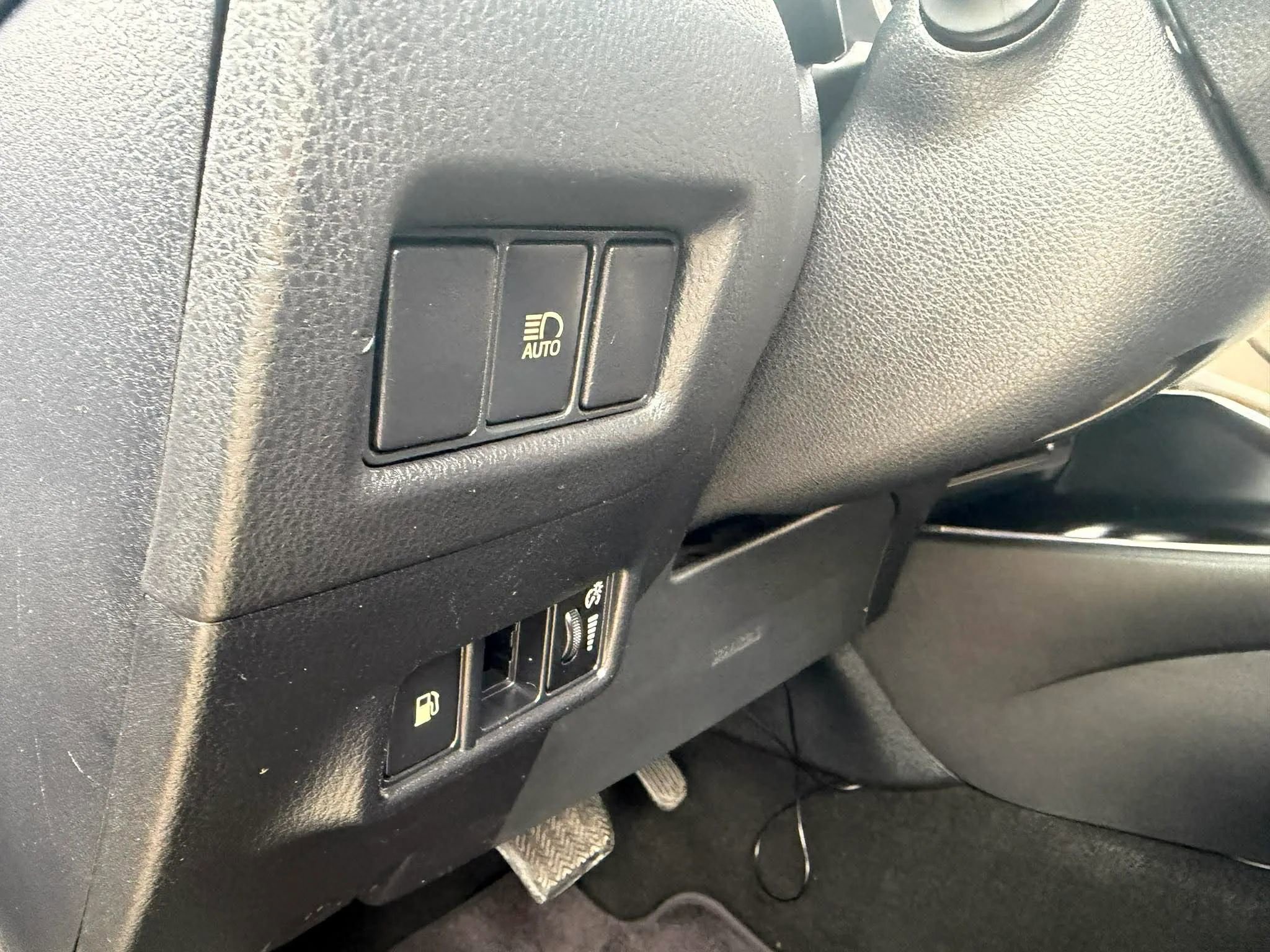 Used 2018 Toyota C-HR XLE FWD image 12