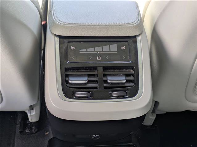 Used 2020 Volvo XC90 T6 Momentum w/ Protection Package image 18