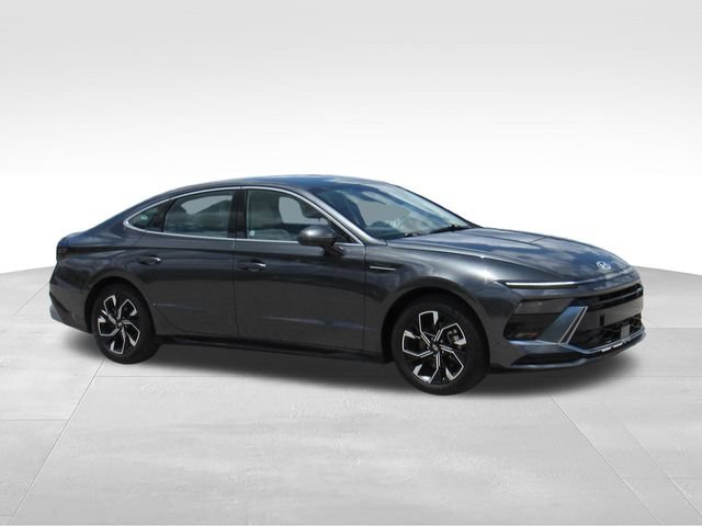 Used 2025 Hyundai Sonata SEL FWD image 2
