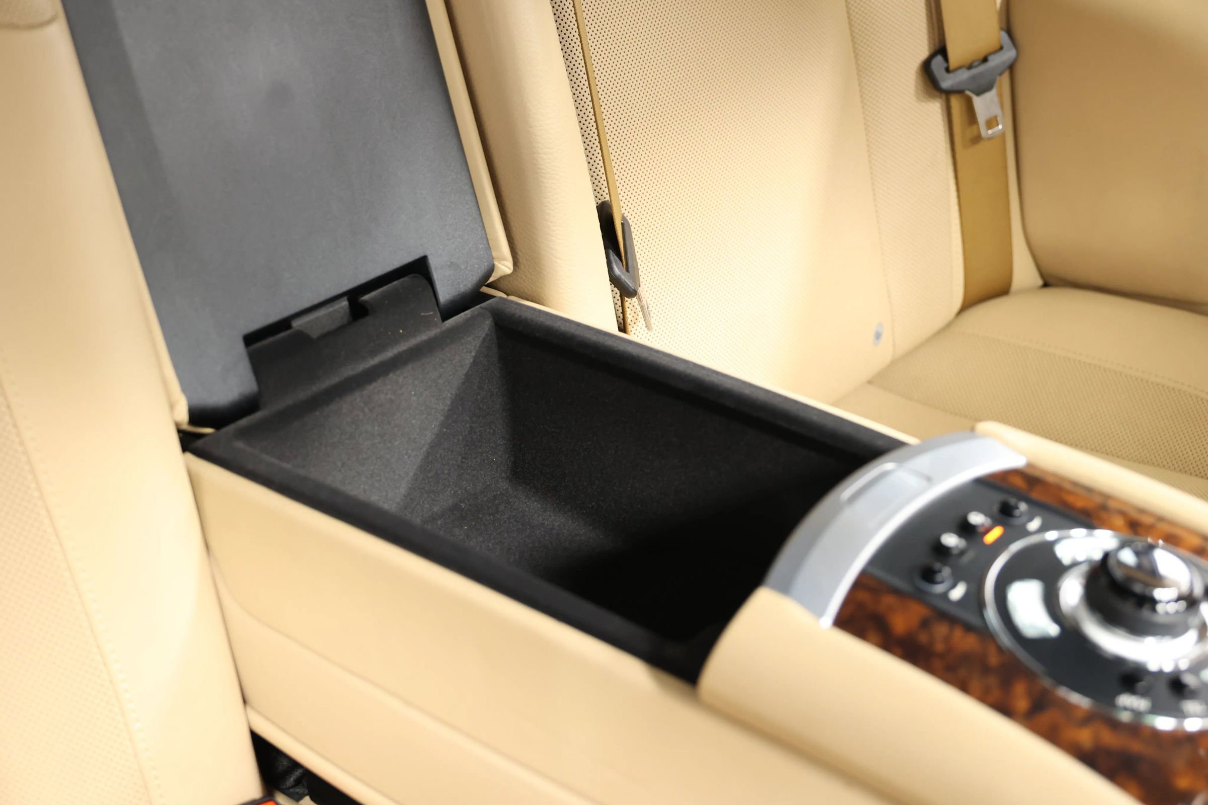 Used 2011 Rolls-Royce Ghost image 90