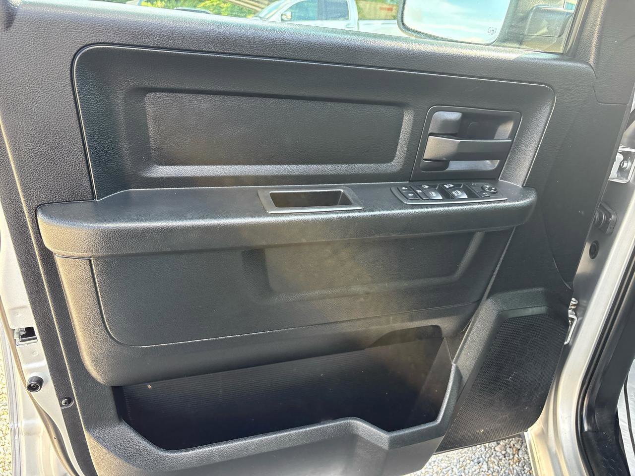 Used 2018 RAM 1500 Express AWD/4WD image 18