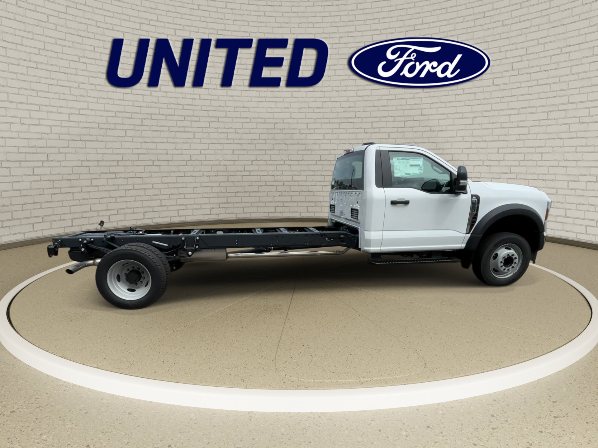 New 2026 Ford F550 2WD Regular Cab Super Duty image 9
