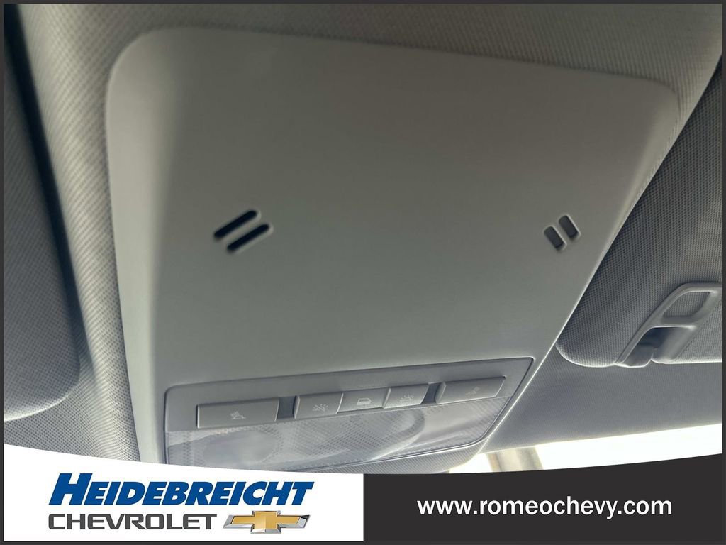 Used 2022 Chevrolet Trax LT w/ LT Convenience Package image 25