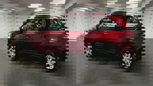 Used 2023 Jeep Grand Cherokee Laredo image 6