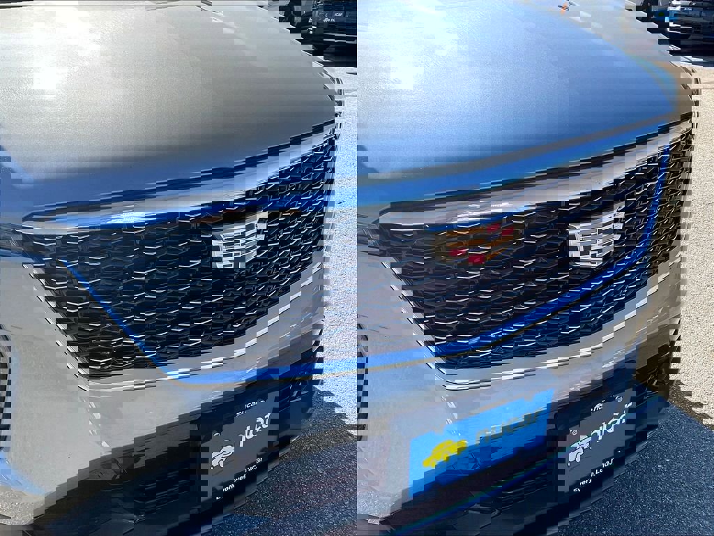 Used 2025 Cadillac XT4 Premium Luxury image 28