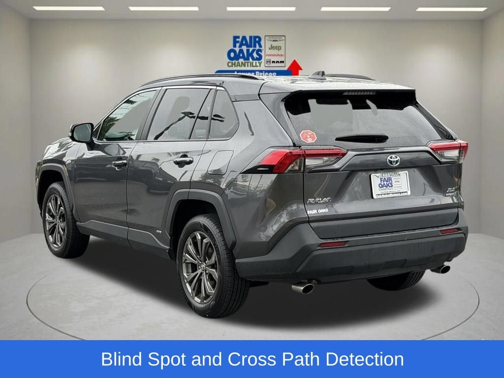 Used 2022 Toyota RAV4 XLE Premium AWD/4WD image 10
