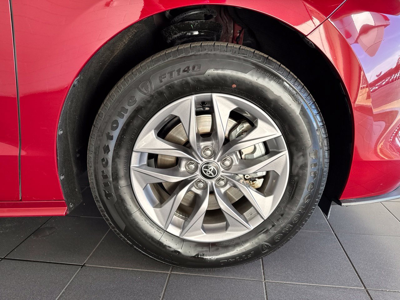 Used 2026 Toyota Sienna XLE FWD image 53