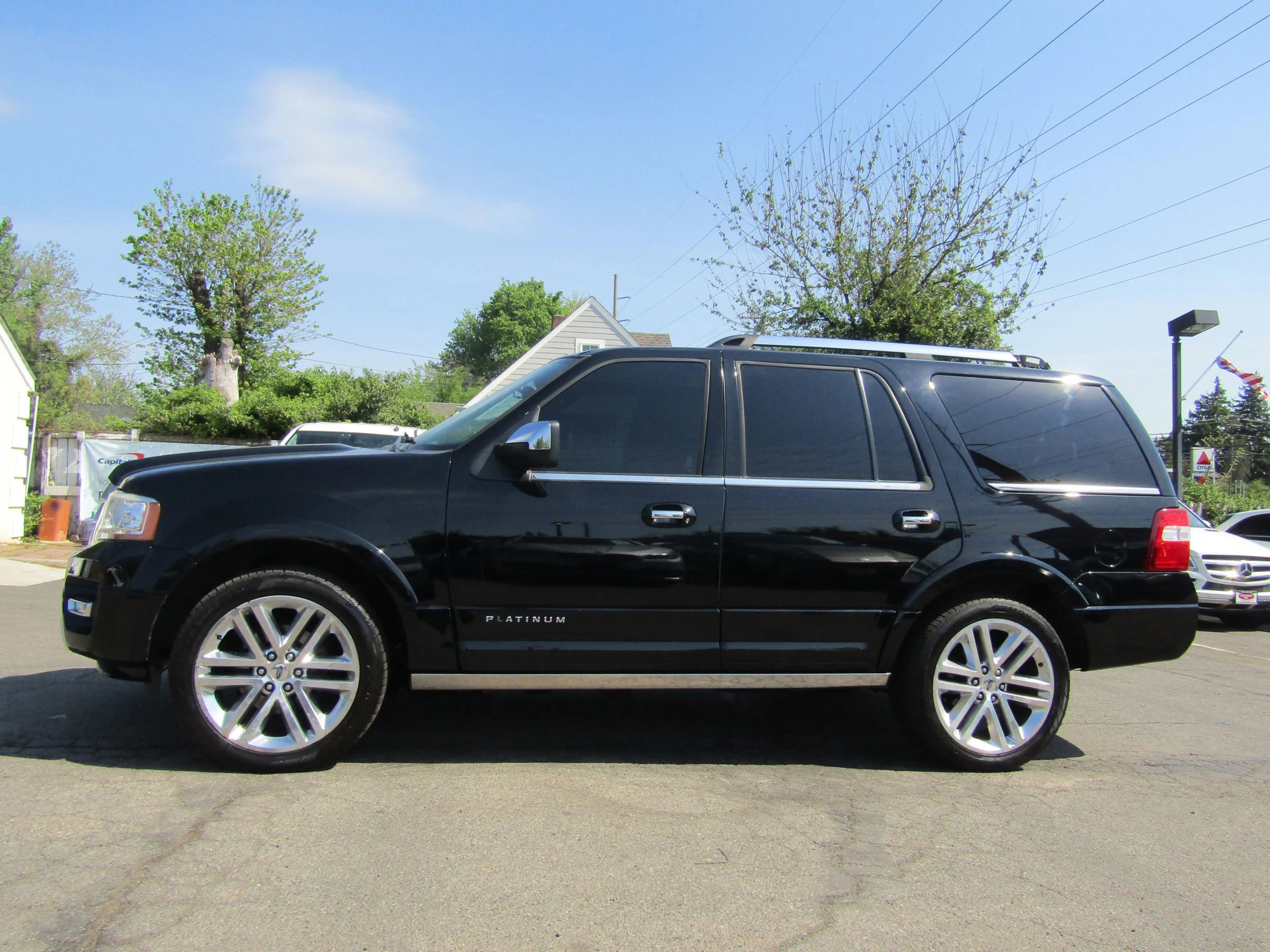 Used 2016 Ford Expedition Platinum AWD/4WD image 5