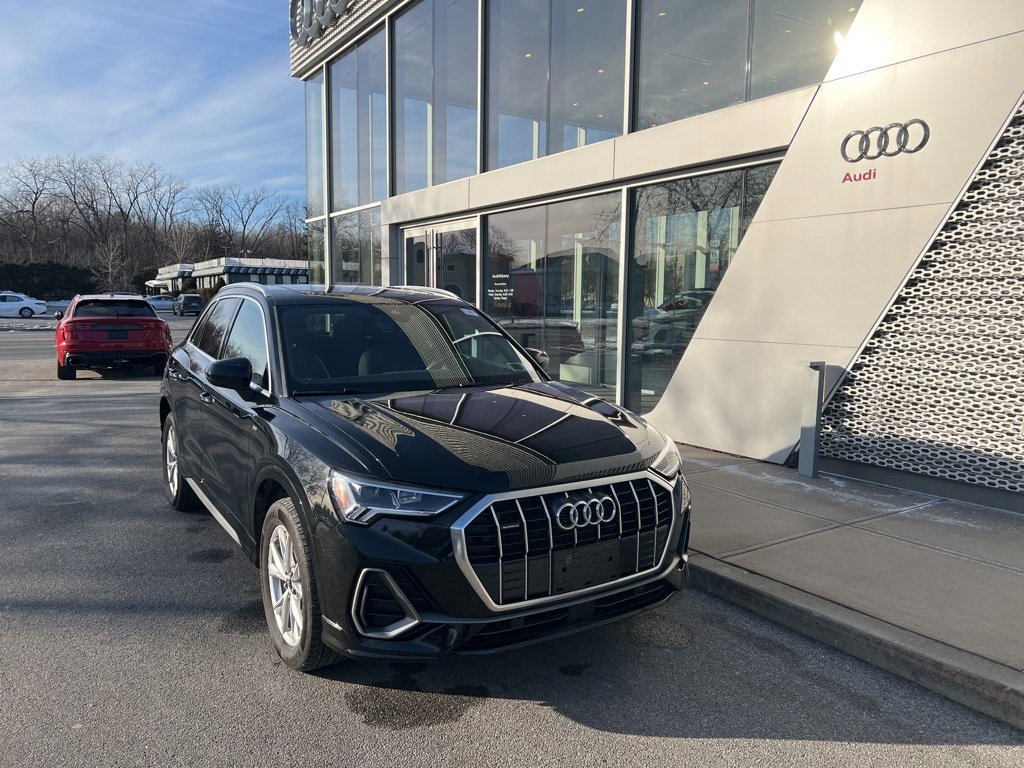 Used 2023 Audi Q3 2.0T Premium w/ Convenience Package image 1