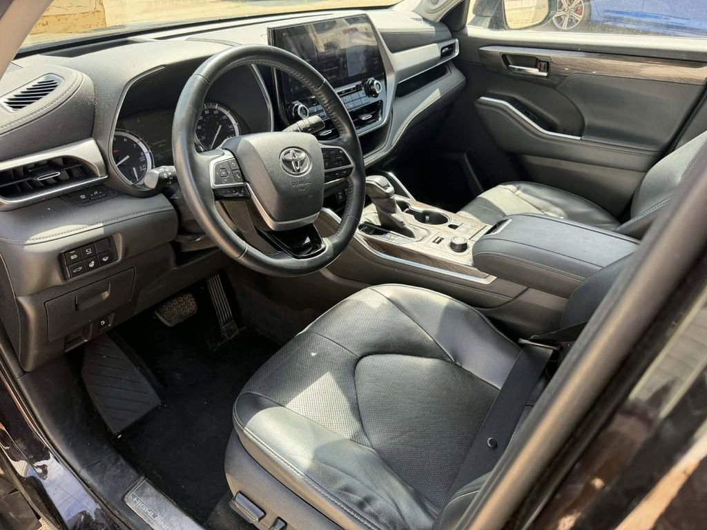 Used 2022 Toyota Highlander Platinum AWD/4WD image 6