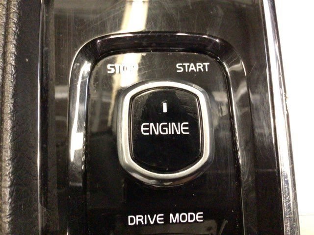 Used 2016 Volvo XC90 T8 Momentum w/ Vision Package AWD/4WD image 27