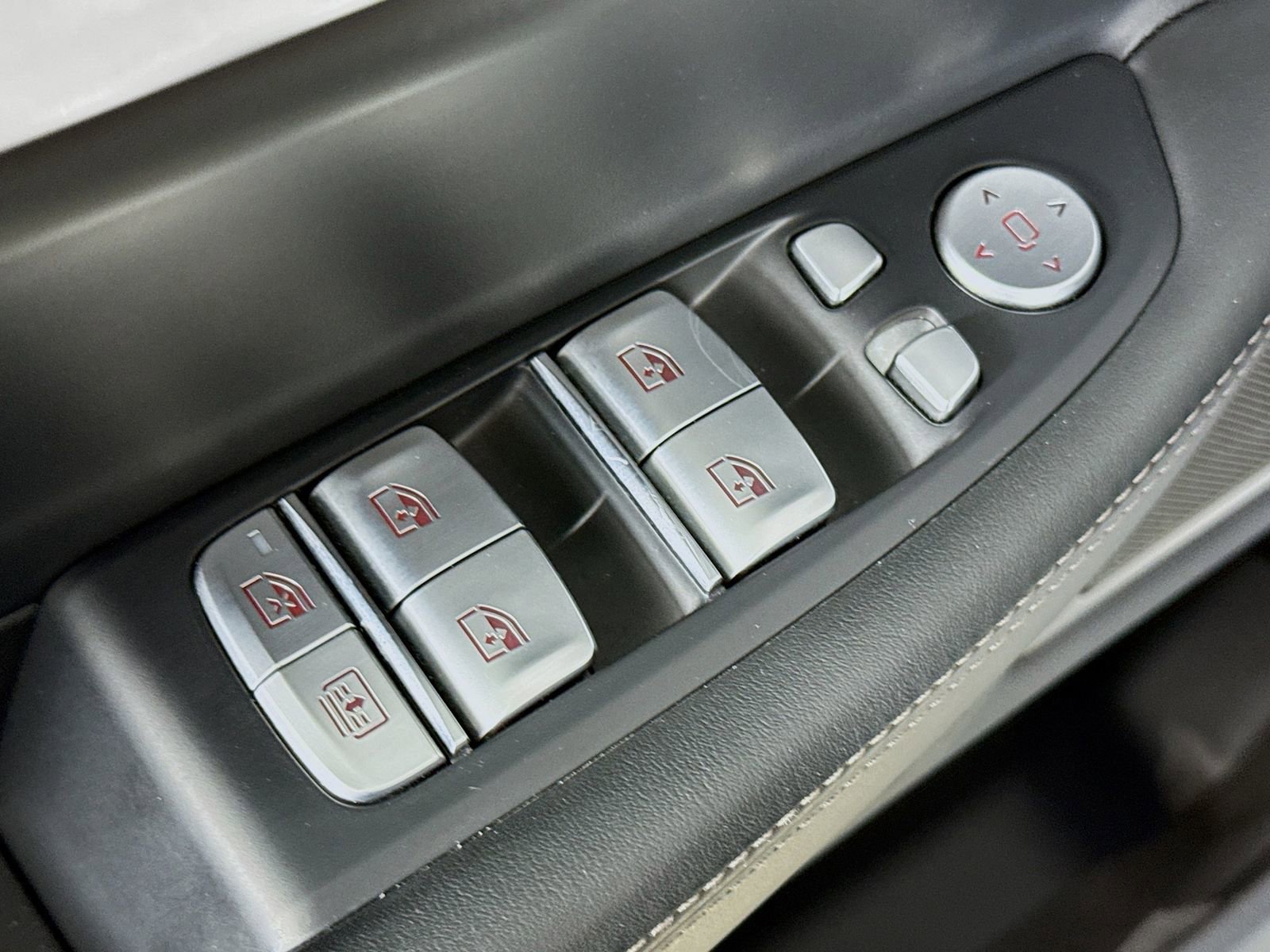 Used 2021 BMW 750i xDrive w/ Executive Package image 18