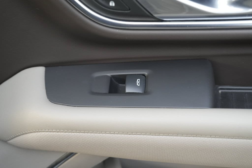 Used 2024 GMC Yukon SLT RWD image 38