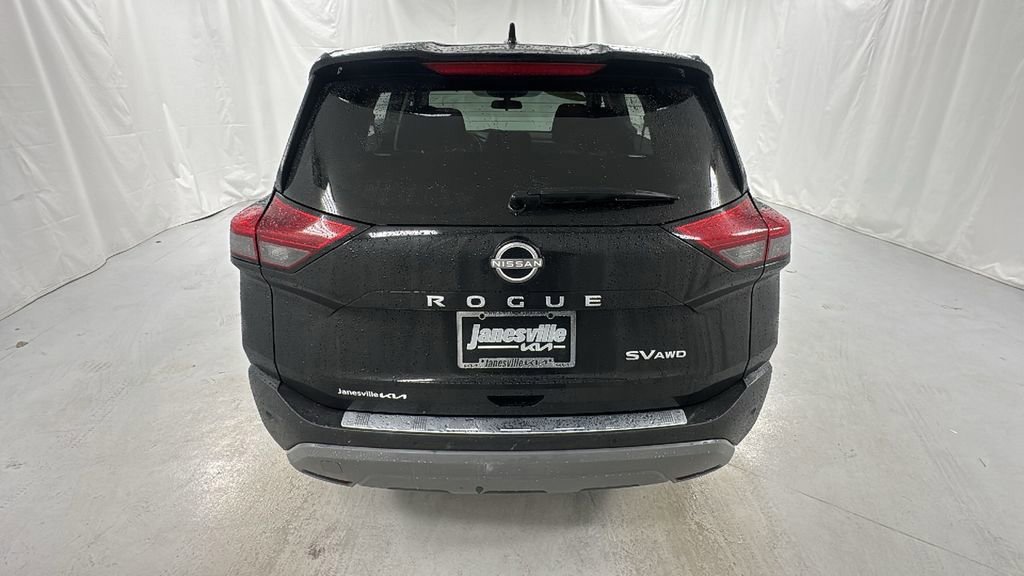 Used 2023 Nissan Rogue SV image 4