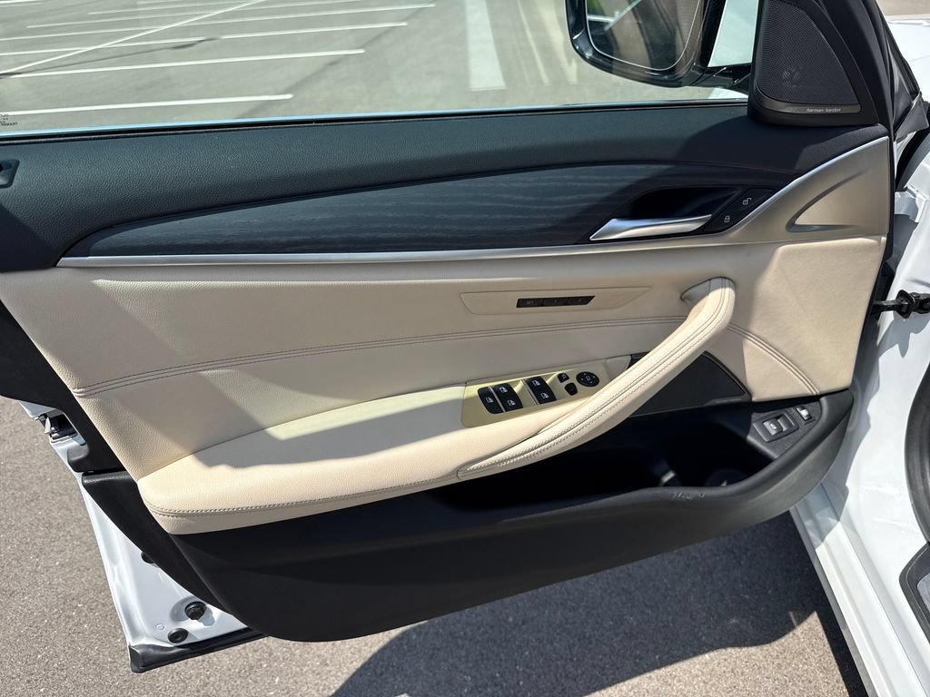 Used 2022 BMW 530e xDrive w/ Premium Package AWD/4WD image 12