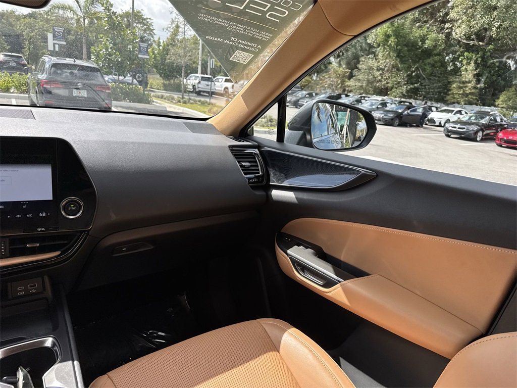 Used 2023 Lexus NX 250 FWD w/ Towing Package (2000 Lbs) image 16