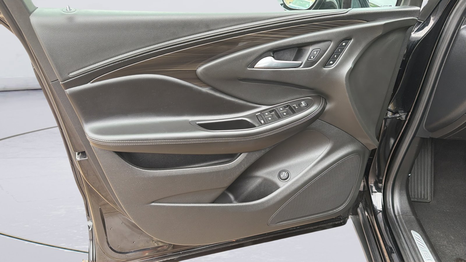 Used 2019 Buick Envision Essence FWD image 22