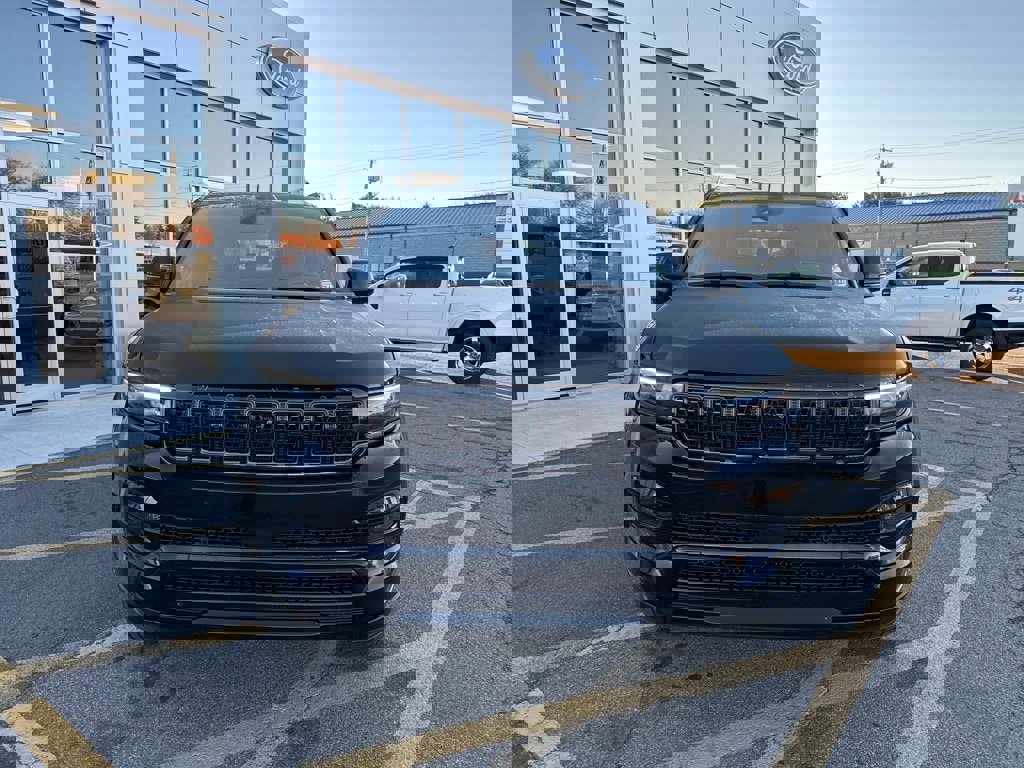 Used 2023 Jeep Grand Wagoneer Series II image 8