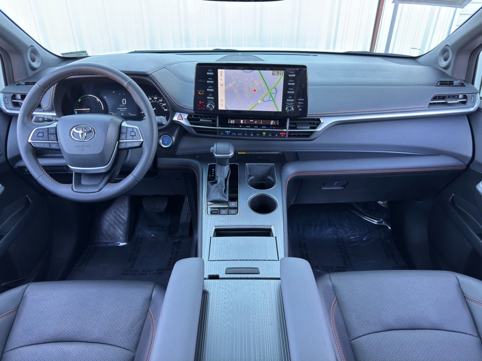 Used 2024 Toyota Sienna XSE w/ XSE Premium Package image 13