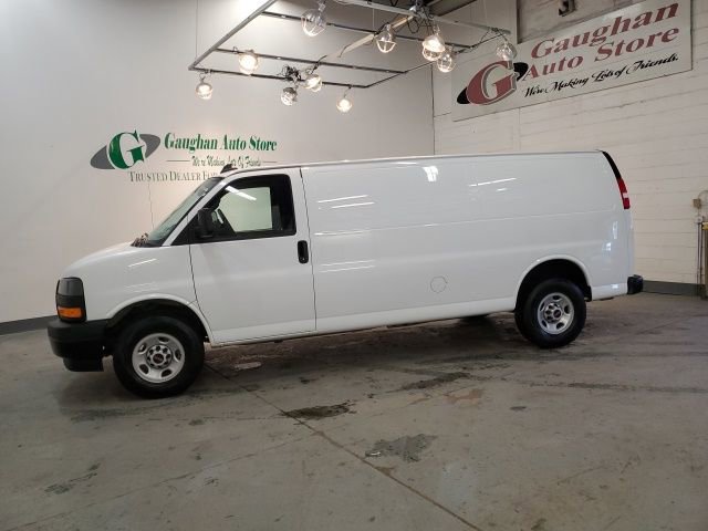 Used 2022 GMC Savana 3500 Extended w/ Driver Convenience Package image 3