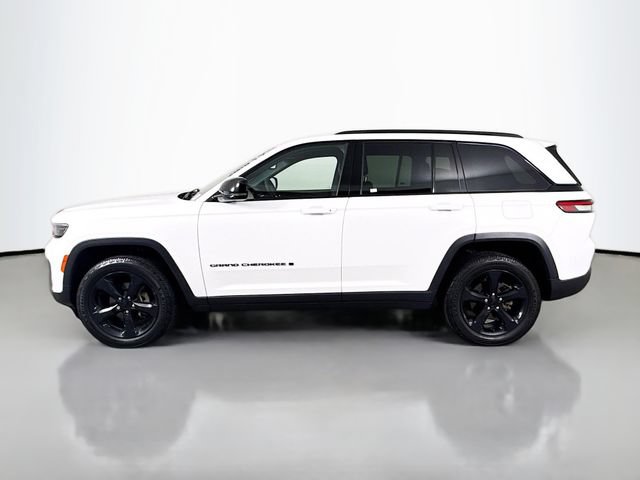 Used 2023 Jeep Grand Cherokee Altitude AWD/4WD image 4