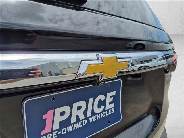 Used 2022 Chevrolet Traverse LS FWD image 12