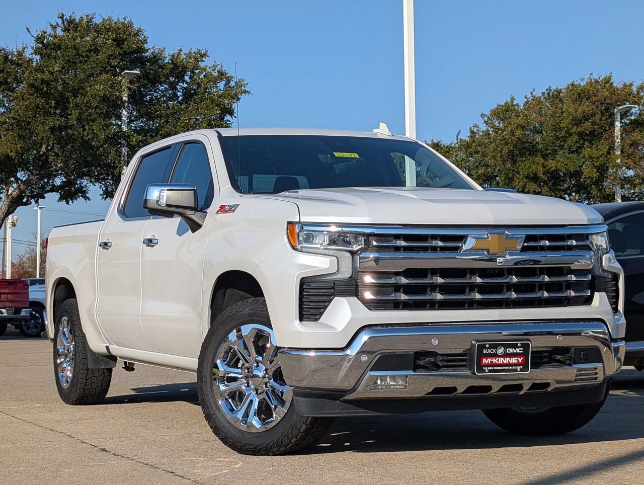 Used 2025 Chevrolet Silverado 1500 LTZ AWD/4WD image 2