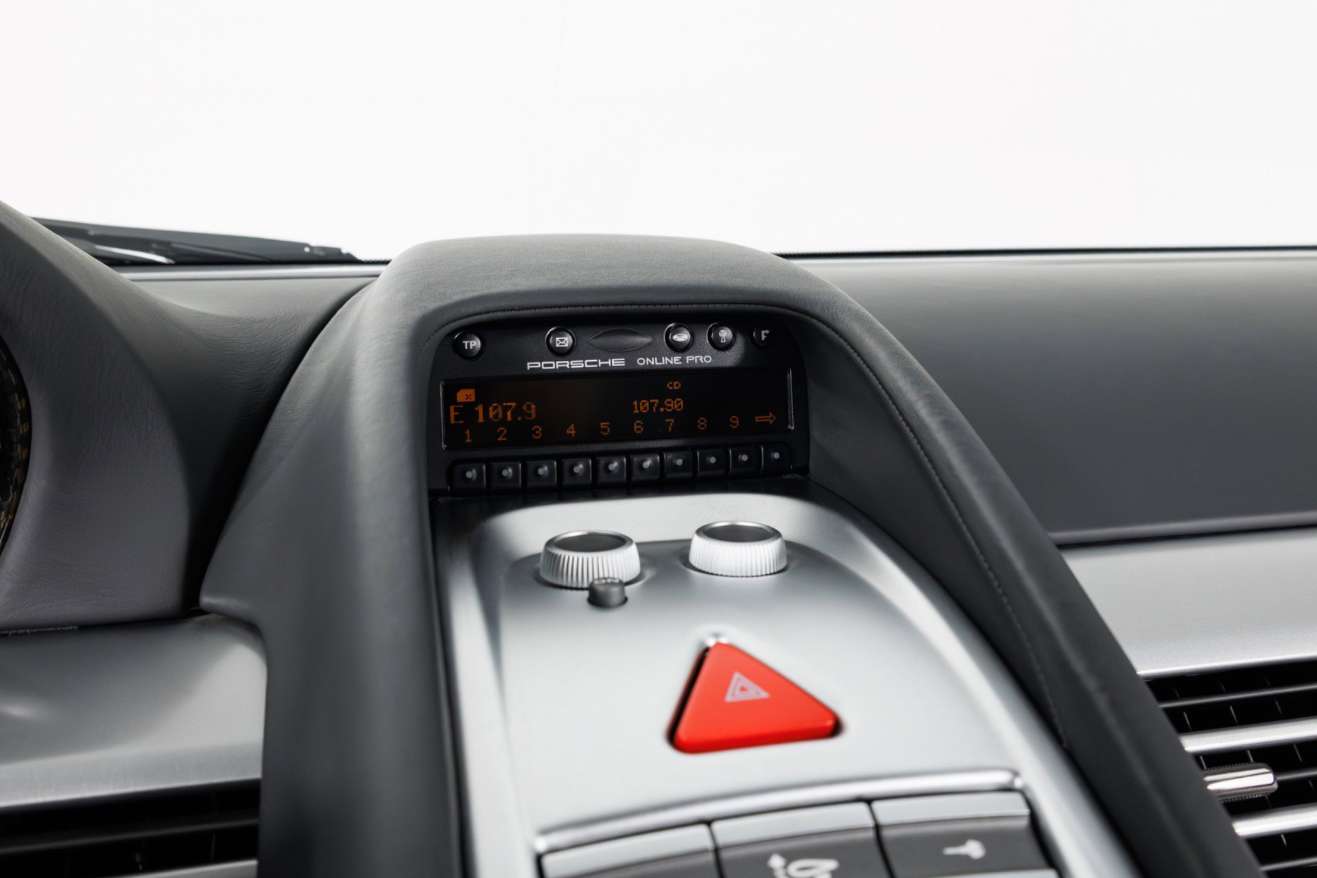 Used 2004 Porsche Carrera GT RWD image 27