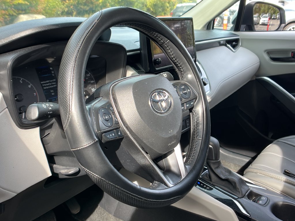 Used 2023 Toyota Corolla Cross LE AWD/4WD image 36