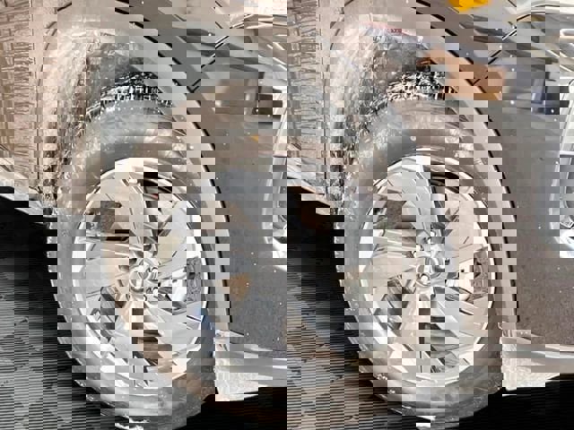 Used 2025 Nissan Rogue SV image 27